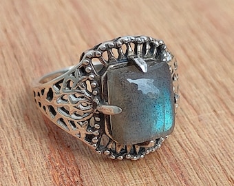 Filigree Labradorite Ring: Handmade 925 Sterling Silver, Blue Flash