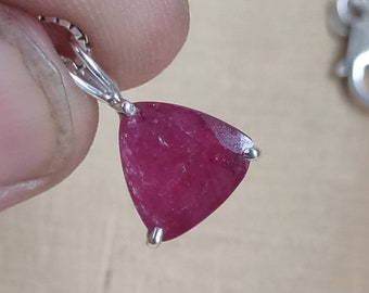 Handgemaakte driehoek robijn hanger: 92,5 sterlingzilveren minimalistische ketting