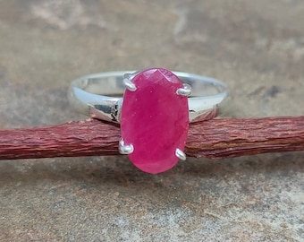 Anillo de rubí facetado hecho a mano: plata de ley 925, estilo vintage.