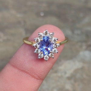Anillo de oro de 18 quilates con halo de diamantes y tanzanita: joyería de piedras preciosas hecha a mano