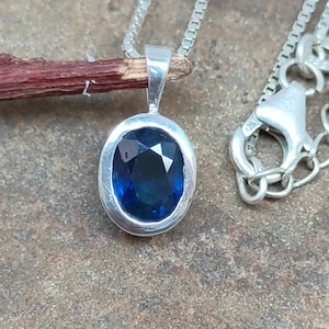 Handmade Sterling Silver Blue Sapphire Pendant Necklace (1.75 Carat)