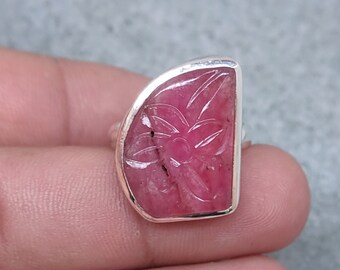 Anillo de plata de ley con rubí tallado: piedra preciosa natural, estilo vintage.
