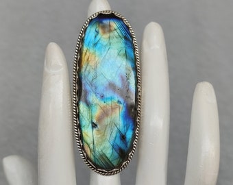 Lange labradorietring, natuurlijke labradorietring, 92,5 sterlingzilver, labradoriet met meerdere flitsen, statementring, edelsteengrootte: 56 x 22 mm
