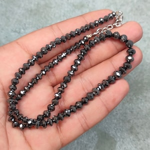 Rara collana con diamanti neri: 112,30 carati, chiusura in argento sterling