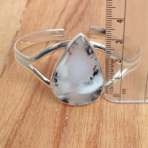 Brazalete de ópalo dendrita hecho a mano: pulsera ajustable de plata de ley 92,5