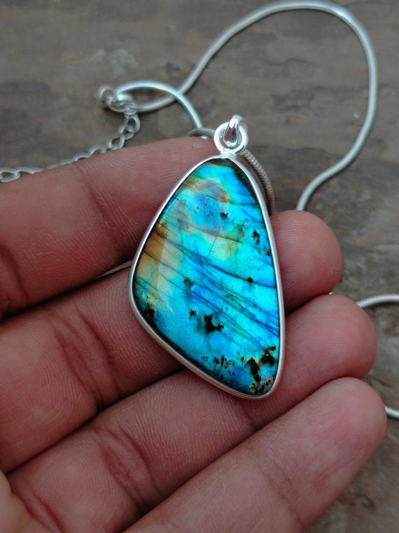 Pendentif Vintage En Argent Massif 925 Avec Une Grosse Labradorite - Occasion Très Bon état