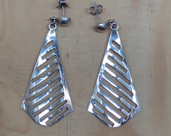 Pendientes colgantes tribales hechos a mano en plata de ley