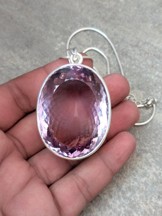 ピンクアメジストペンダント：196.40カラット、92.5スターリング