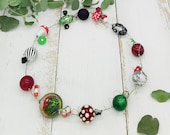 extravagante Statement Kette rot grün mit Pilzen, Resinscheibe und Muranoglas