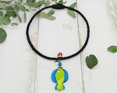 minimalistisches Collier aus Kunstleder mit einzigartigem Fisch aus Muranoglas