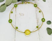 elegante Halskette mit Muranoglaslinse, Polarisperlen und goldenen Röhrchen