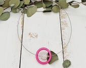 minimalistisches Statement Collier mit Polarisrahmen, Sterlingsilber Kugel und kleinen Glaskristallen