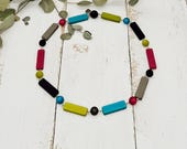 kurze Halskette Polaris in gedeckten Farben