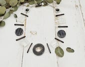 kurze, edle Kette mit Hornelementen, Sterlingsilber Schnecke und Glasquadraten
