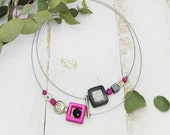 minimalistische Kette zweireihig in fuchsia und schwarz mit Sterlingsilber und Polaris