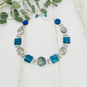 extravagante Statement Kette mit Perlmuttlinse und Glasperlen