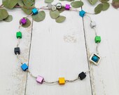 minimalistische Kette Regenbogen mit Aluwürfeln und Röhrchen