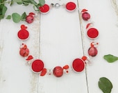 auffällige Kette mit Rosen und Blättern