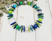 extravagante Statement Kette mit Glitzerkugeln, Polarissperlen, Holzscheiben und  großer Muranoglaslinse