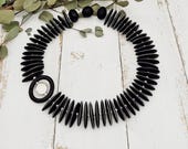 extravagante, edle Statement Kette mit Sterlingsilber Schnecke und schwarzen Holzscheiben