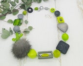 extravagante Kette mit Puschel und Herz