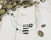 minimalistische Kette zweireihig mit auffälligem Resinelement in drei Farbvarianten