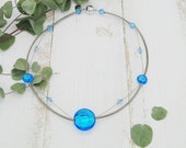 elegante Halskette mit Muranoglaslinse und funkelnden Glaskristallen
