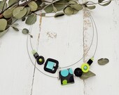 minimalistische Kette zweireihig in schwarz, grün und türkis mit Resin, Lavaelementen und Polaris