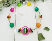 extravagante Statement Kette mit großen Kugeln in Regenbogenfarben