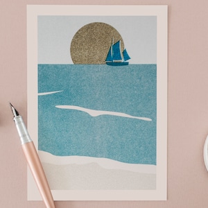 Ansichtkaart Risografie - Zonsondergang met Zeesboot / Kinderkaart