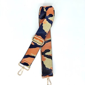 Collezione Jackson Place — Tracolla regolabile in tessuto mimetico metallizzato — Blu navy arancione — Borsa a tracolla mimetica dorata e lunghezza della spalla
