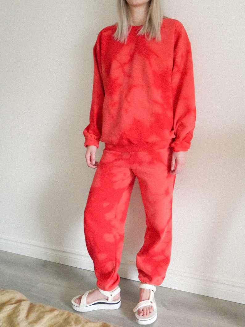 tie dye sweatsuit