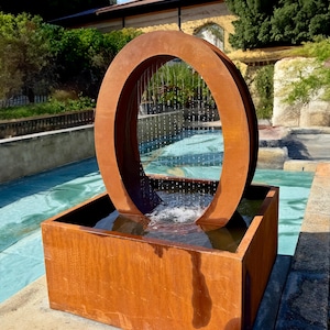 Jeu d&#39;eau Sunset Stream - Élégant acier corten pour un extérieur serein