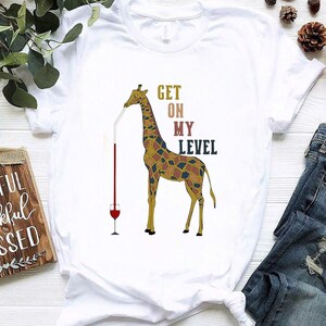 YINROM Women Funny Graphic Tees T Shirts Short Sleeve Glasses Giraffe Printed O-Neck Tops Comfortable Round Neck Summer Tops T-Shirt Blouse