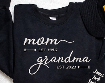 Mom Est Grandma Est Custom Embroidered Sweatshirt, Grammy Sweater, Mom Grandma Sweatshirt, Pregnancy Announcement Gift Mama, New Nana Hoodie