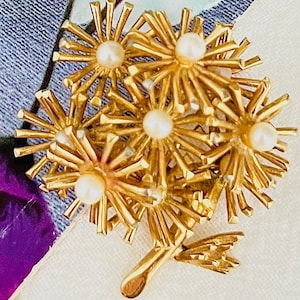Christian Dior GROSSE 1966 Vintage White Pearls Radiant Sun Burst