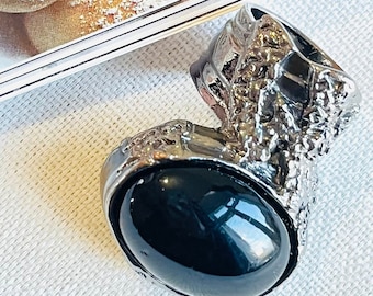 Saint Laurent アシンメトリーレジンカフ Yves Saint Laurent YSL Arty Black Cabochon Enamel Statement