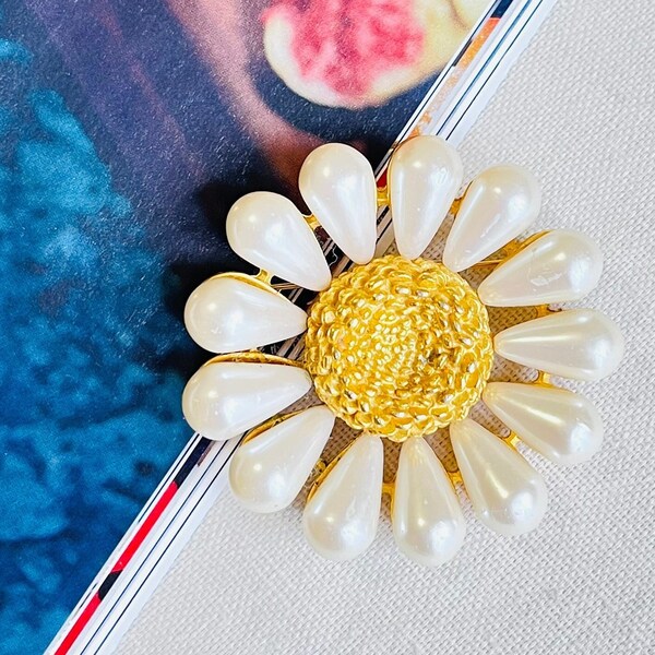 Givenchy Vintage 1990s Large Round Openwork Pearls White Daisy Flower Brooch, Gold, Mother, Mom, Girl, Wife, Y2K, Anniversary, Birthday Gift