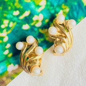 Crown Trifari Vintage 1950s Flower Wing White Pearls Openwork Interlock Clip Earrings, Gold, Mom Girl, Wife, Y2K, Anniversary, Birthday Gift image 1