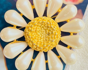 Givenchy Vintage Large Round Openwork Petal Pearls White Daisy