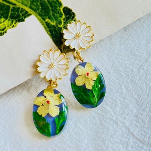 Gänseblümchen Weiße Blume Bernstein Ölmalerei Grünes Blatt Oval Rustikale Tropfen Ohrclips, Mutter, Mädchen, Frau, Y2K, Ihn, Männer, Jahrestag, Geburtstagsgeschenk