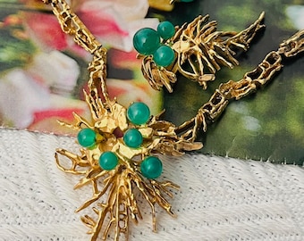 Christian Dior GROSSE 1967 Cristales verde esmeralda Estilo brutalista calado 2 Set, Dorado, Mamá, Niña, Esposa, Él, Boda, Aniversario, Regalo de cumpleaños