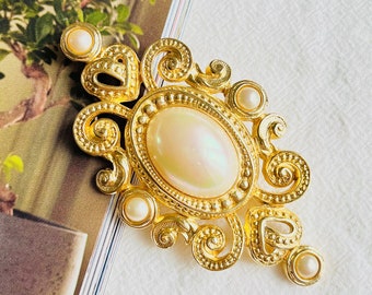 Christian Dior Vintage 1970s Baroque Huge Oval Pearls Heart Openwork Brooch, Gold, Mom, Girl, Wife, Y2K, Wedding, Anniversary, Birthday Gift