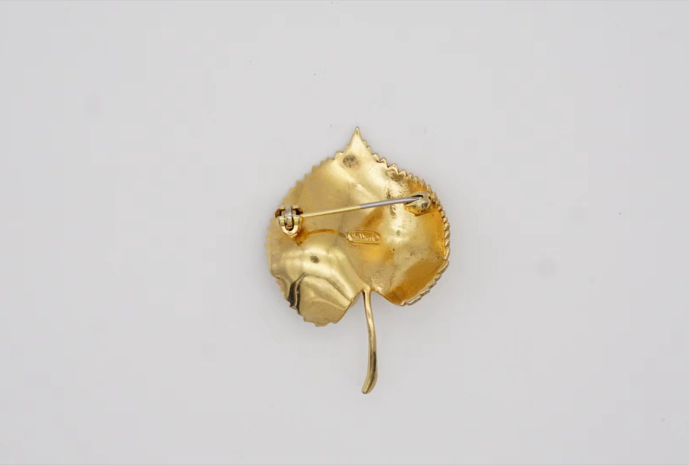 Dior リーフブローチ Christian Dior 1980s Vintage Textured Vivid Wave Leaf Round