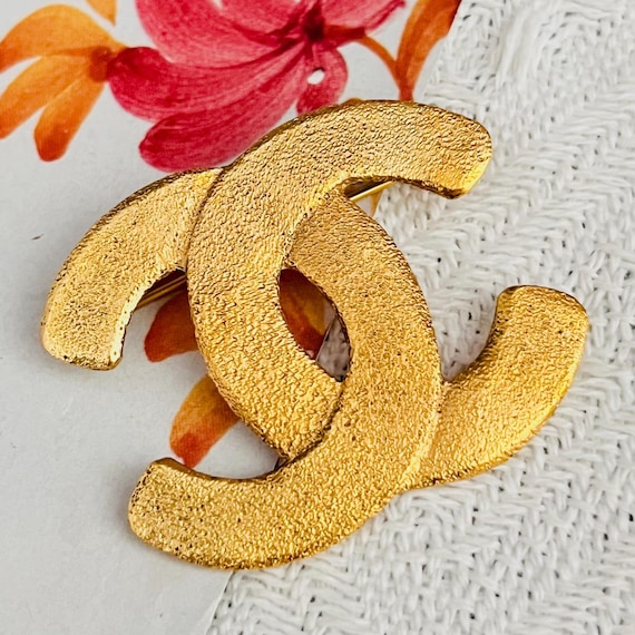 Chanel Vintage 1992 Iconic Coco Logo CC Interlocked Micro Hammered