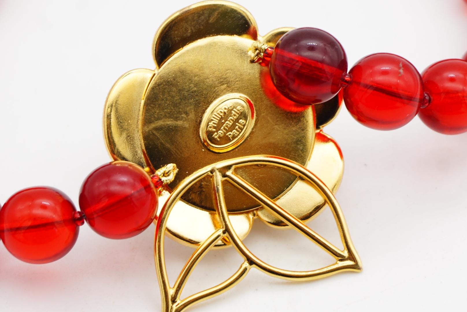 Philippe Ferrandis フラワーネックレス Philippe Ferrandis Gripoix White Mother Pearl Camellia Flower Red
