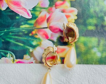 Givenchy バッジ Givenchy 1978 Paris NY Rhinestone Twisted Ribbon Gold Tone