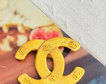 Chanel Vintage 1992 Textured Iconic Coco CC 6 Six Small Logo