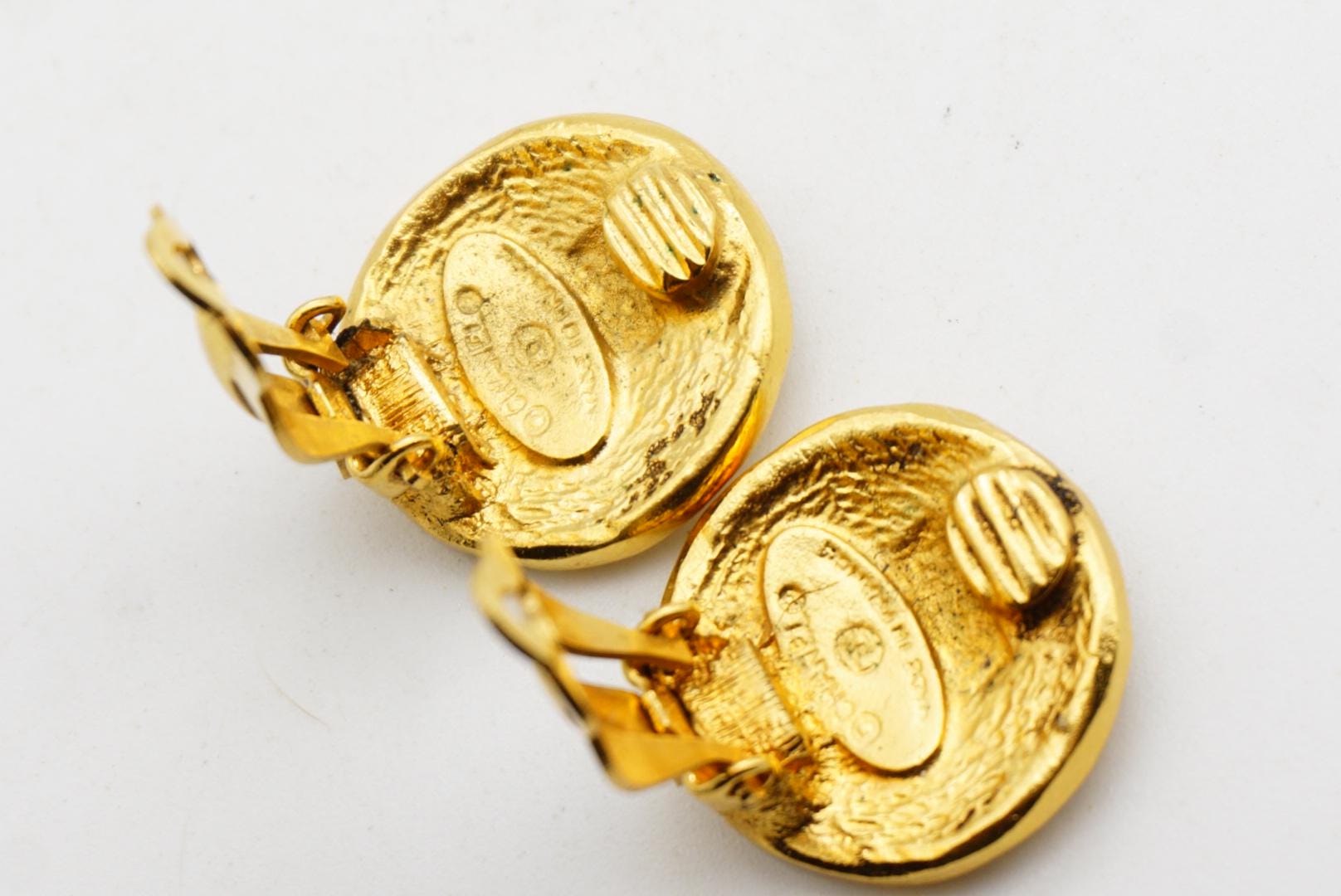 Chanel Vintage 1980s Logo CC 31 Rue Cambon Paris Relief Round