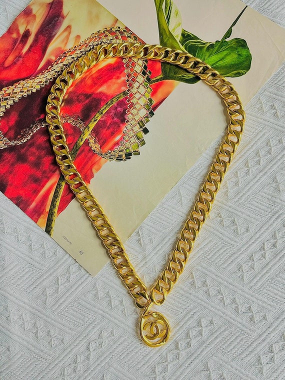 Chanel Vintage 1980s Medallion CC Logo Curb Link Interlocked